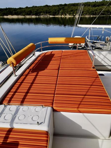 Book yachts online - catamaran - Lagoon 560 - ICEBERG  - rent