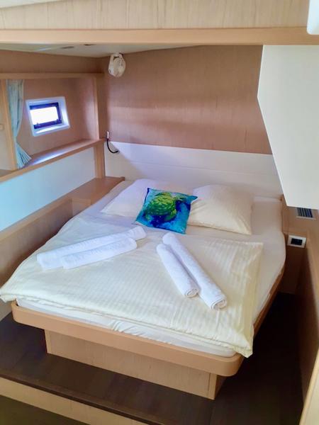 Book yachts online - catamaran - Lagoon 52-4 - JESSY - rent