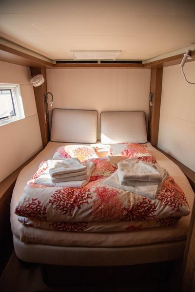 Book yachts online - catamaran - Lagoon 50 LUX elegance - TWIN JOY - rent