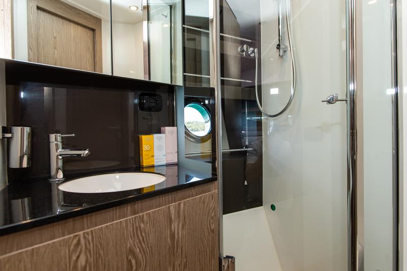 Book yachts online - motorboat - Azimut Atlantis 50 HT - Fellow III - rent