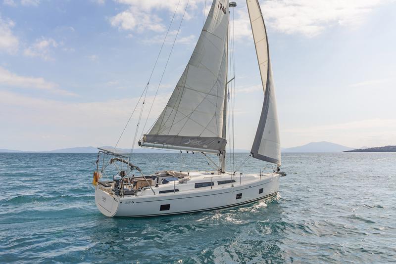 Book yachts online - sailboat - Hanse 418 - AZUR - rent