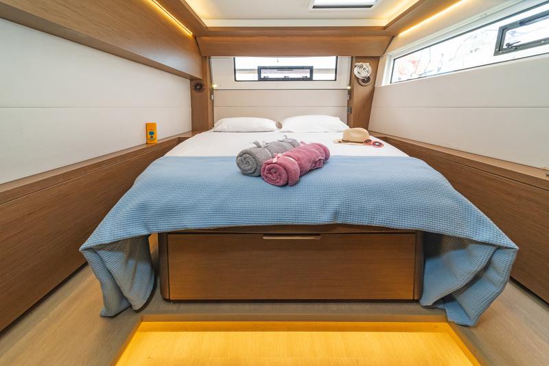 Book yachts online - catamaran - Lagoon 50 A/C &amp; GEN &amp; WM - ANDROMEDA - rent
