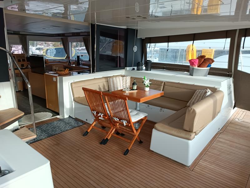 Book yachts online - catamaran - Lagoon 560 S2 - Aura - rent