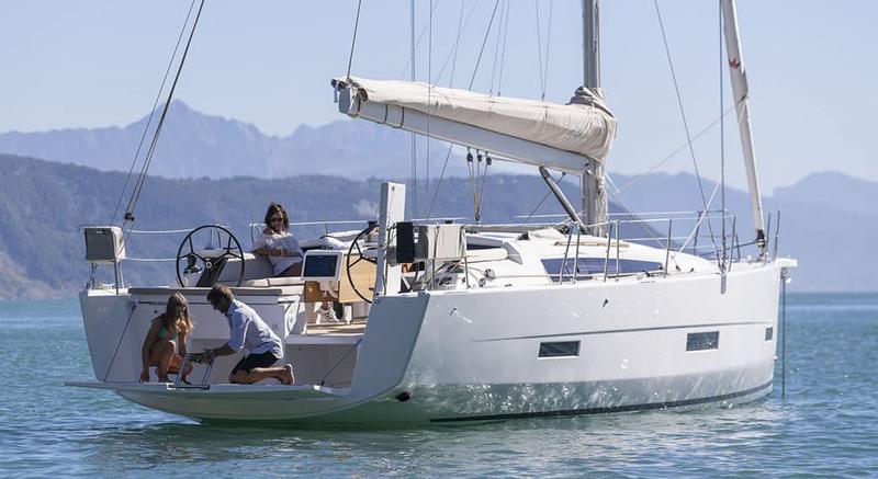 Book yachts online - sailboat - Dufour 430 Grand Large - Blue Moon 1 - rent