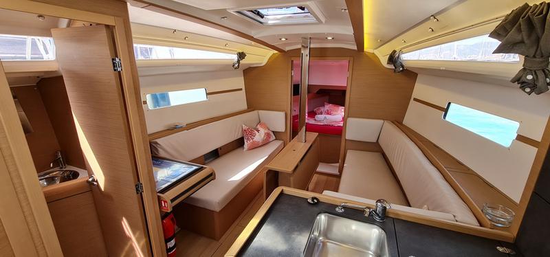 Book yachts online - sailboat - Sun Odyssey 349 - Dorina - rent