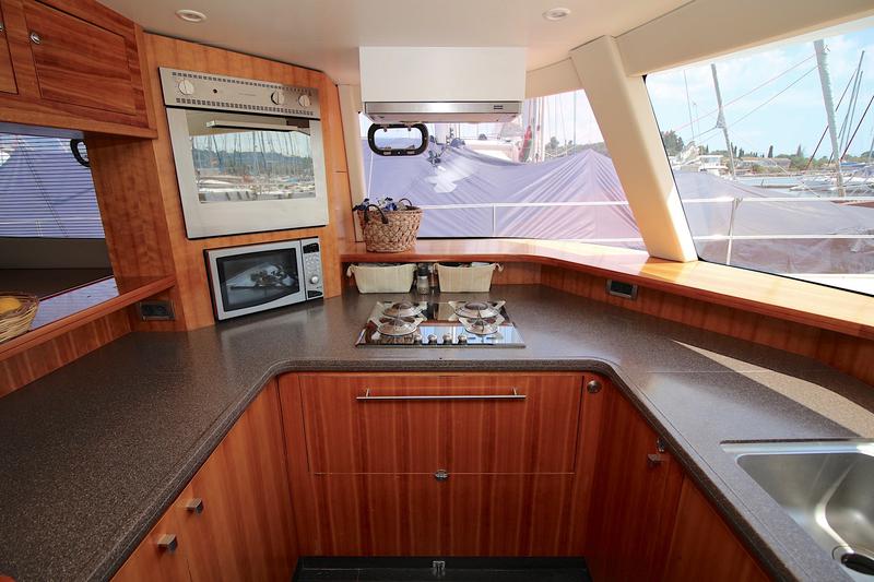 Book yachts online - powercatamaran - Queensland 55 - ACTIUM IV - rent