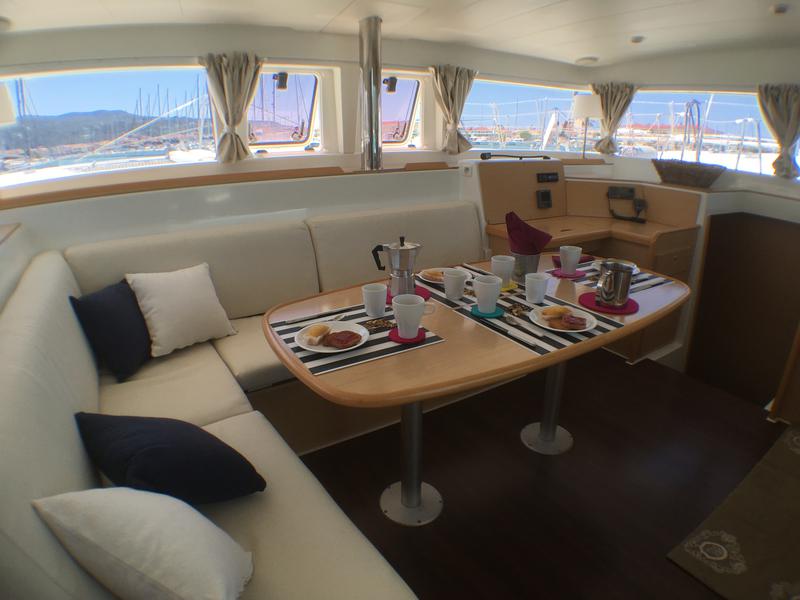 Book yachts online - catamaran - Lagoon 400 - Tortuga - rent