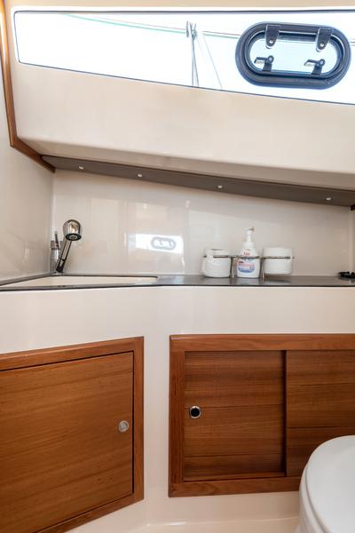Book yachts online - motorboat - Leidi 800R Inboard - H9 - rent