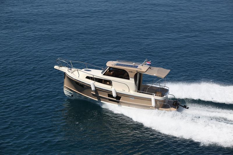 Book yachts online - motorboat - Leidi 800R Inboard - H9 - rent