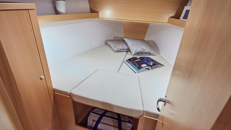 Book yachts online - sailboat - Sunsail Sun Odyssey 319 - Sunsail Sun Odyssey 319 (2019) - rent