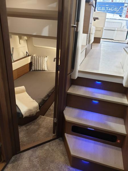 Book yachts online - motorboat - Jeanneau NC 14 - Italia I - rent