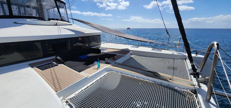 Book yachts online - catamaran - Lagoon 52F - Tamiro - rent