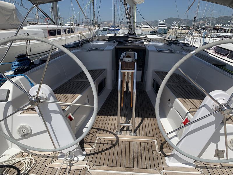 Book yachts online - sailboat - Hanse 445 - 4 cabin - Okhotnik - rent