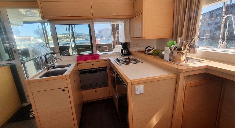 Book yachts online - catamaran - Lagoon 450F - Aldabra - rent