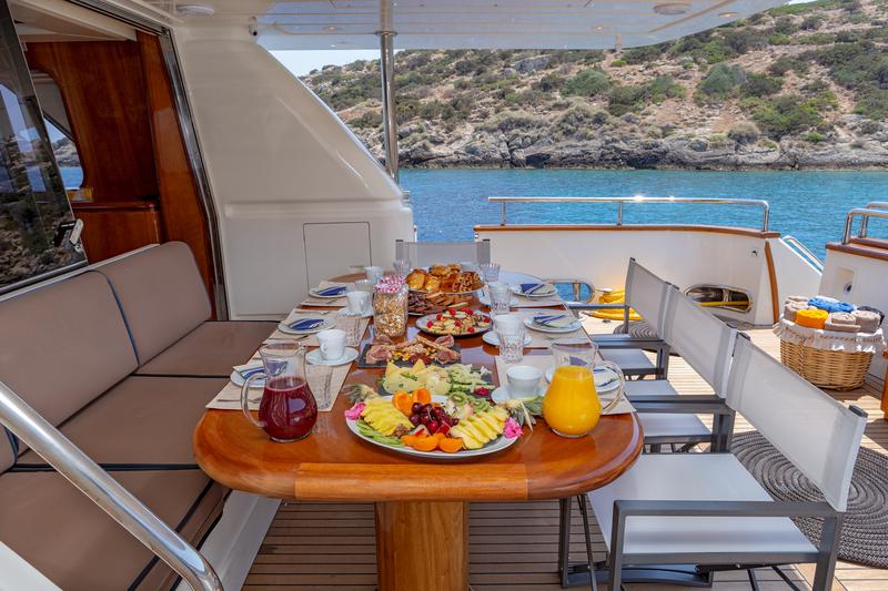 Book yachts online - motorboat - Falcon 86 - Efmaria - rent