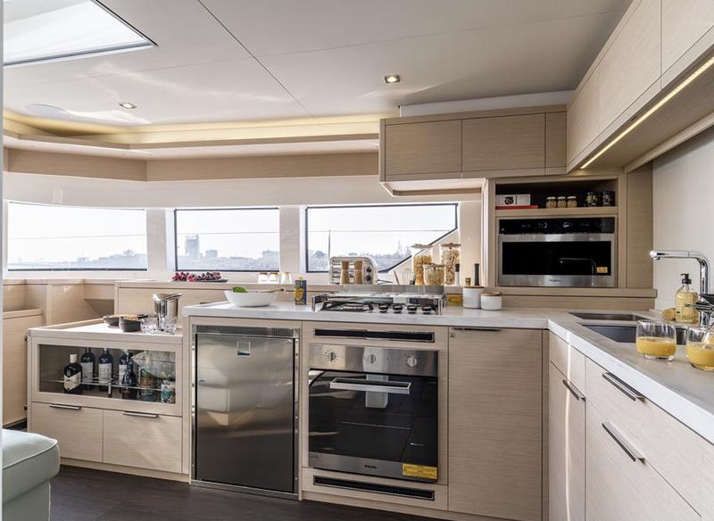 Book yachts online - catamaran - Lagoon 55 - Hydrus - rent