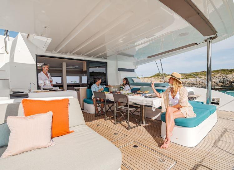 Book yachts online - catamaran - Lagoon 55 - Hydrus - rent