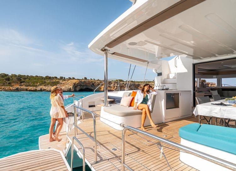 Book yachts online - catamaran - Lagoon 55 - Hydrus - rent