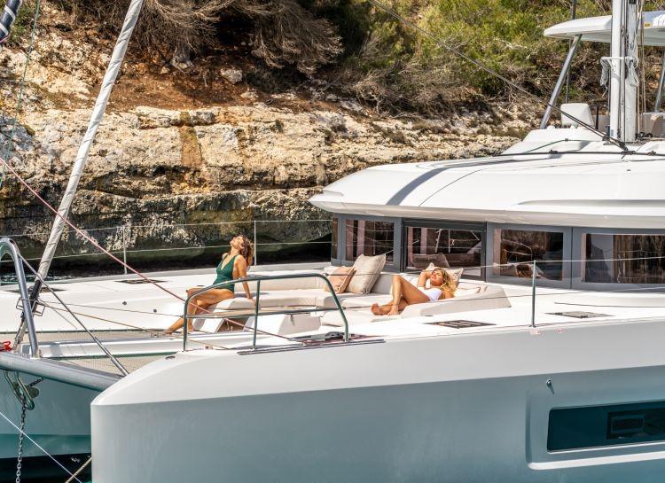 Book yachts online - catamaran - Lagoon 55 - Hydrus - rent