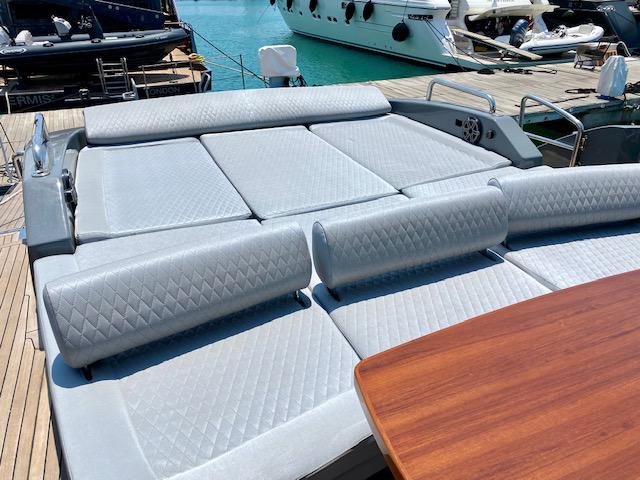 Book yachts online - motorboat - Azimut 86 - Super Toy - rent
