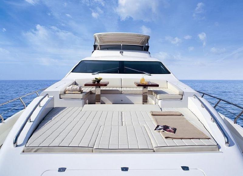Book yachts online - motorboat - Azimut 85F - La Fenice - rent
