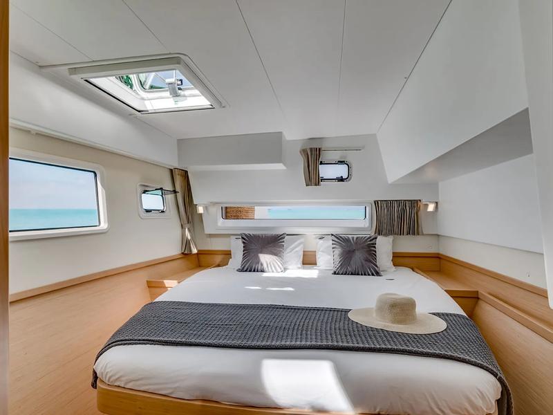Book yachts online - catamaran - Lagoon 42 Premium A/C - Patagonia  - rent