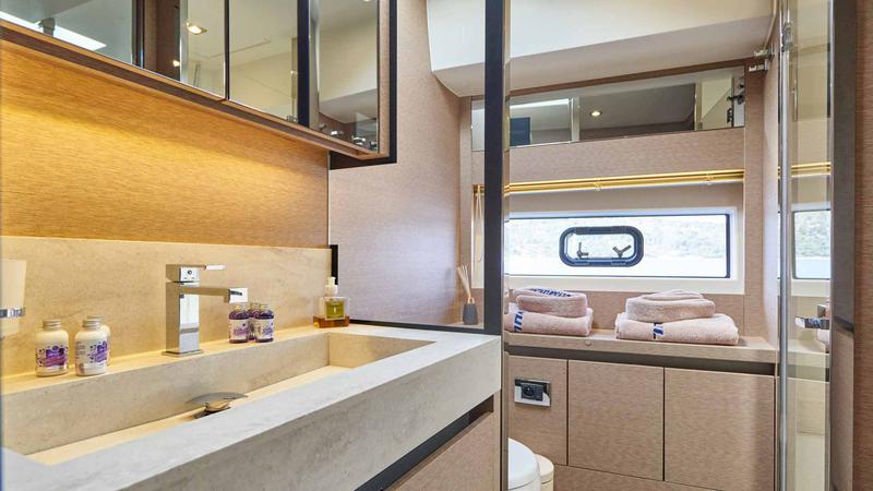 Book yachts online - motorboat - Prestige 630S - Simull - rent