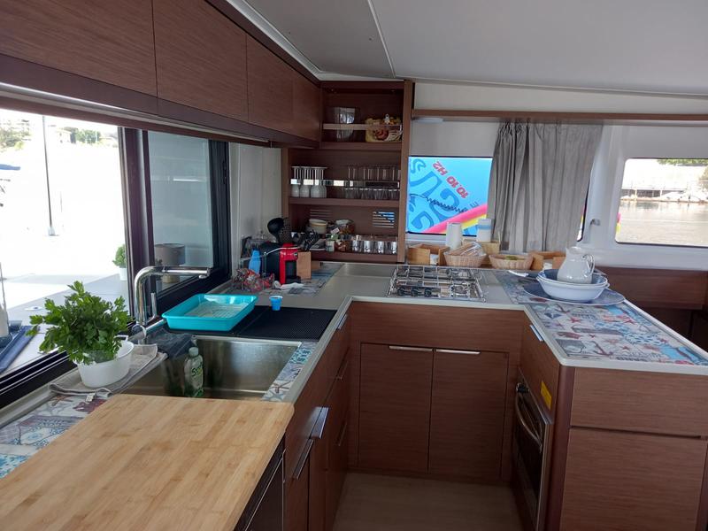 Book yachts online - catamaran - Lagoon 46 - Baraonda - rent