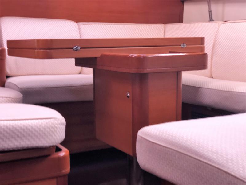 Book yachts online - sailboat - Dufour 525 Grand Large - Nómada - rent