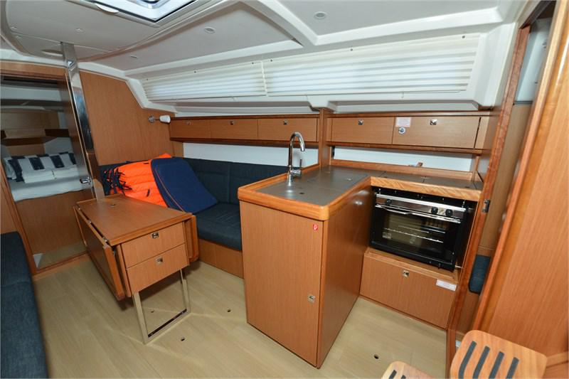 Book yachts online - False - Bavaria Cruiser 33 (2Cab) - Ami - rent