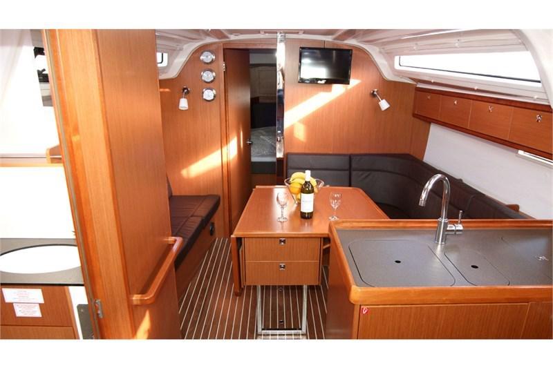 Book yachts online - False - Bavaria Cruiser 37 (3Cab) - Bibi - rent