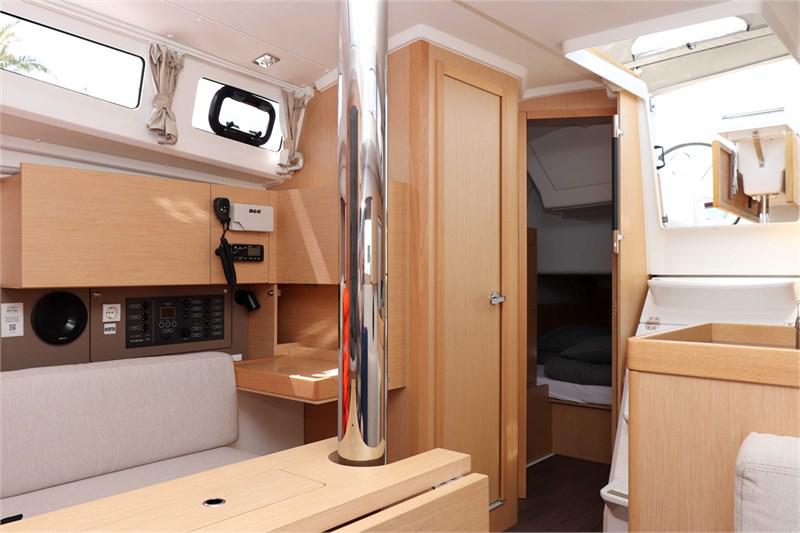 Book yachts online - False - Oceanis 35.1 (3Cab) - Aquarius - with bowtruster - rent