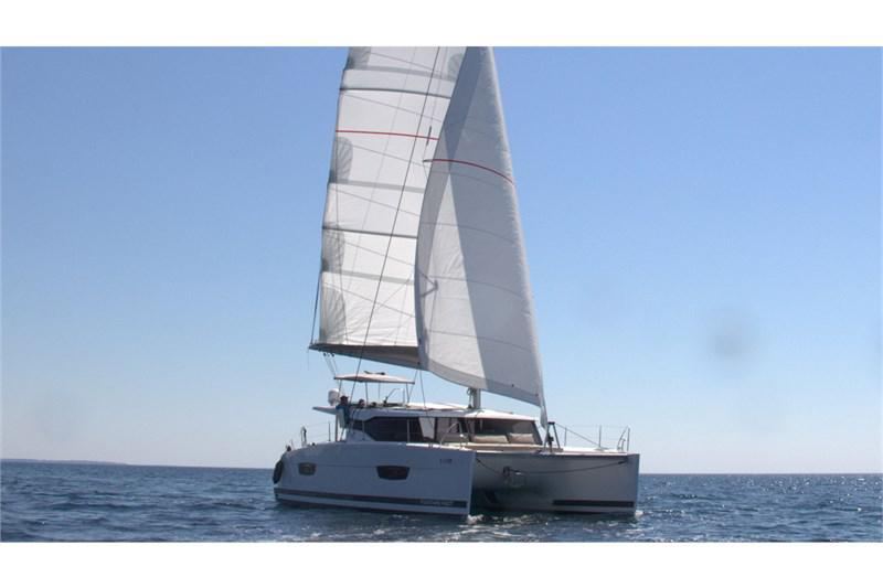 Book yachts online - False - Lucia 40 (4Cab) - Luna Rossa II - rent