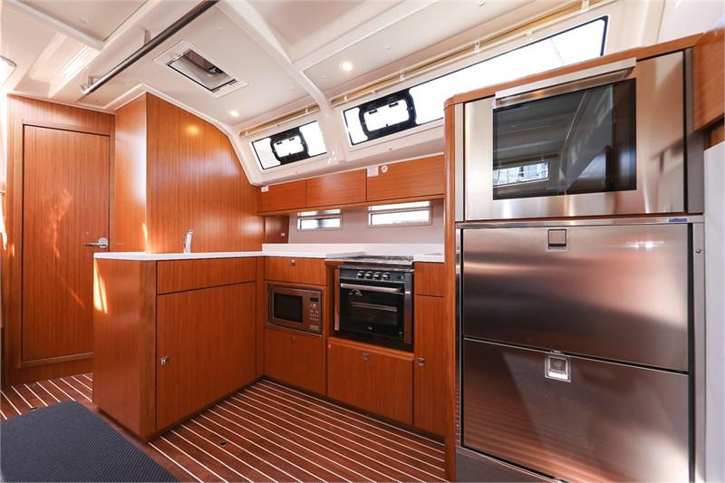 Book yachts online - False - Bavaria Cruiser 46 (3Cab) Style - Hana - rent