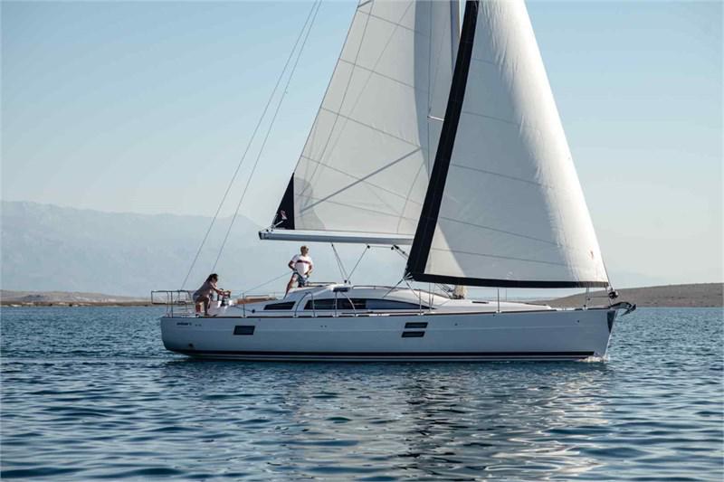Book yachts online - False - Elan Impression 40.1 (3cab) - Valata - rent
