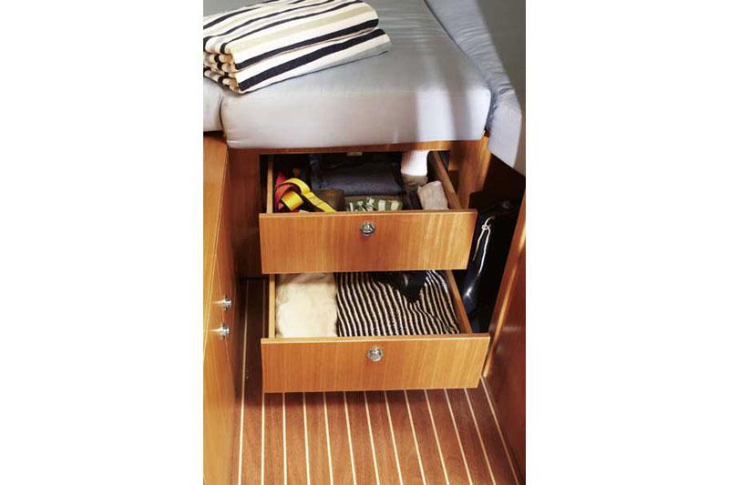 Book yachts online - False - Bavaria 43 Cruiser (3Cab) - Blue Miracle - rent