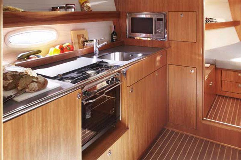 Book yachts online - False - Bavaria 43 Cruiser (3Cab) - Reel Therapy - rent