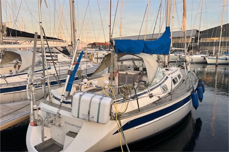 Book yachts online - False - Hallberg-Rassy 34 (2Cab) - Rassy - rent