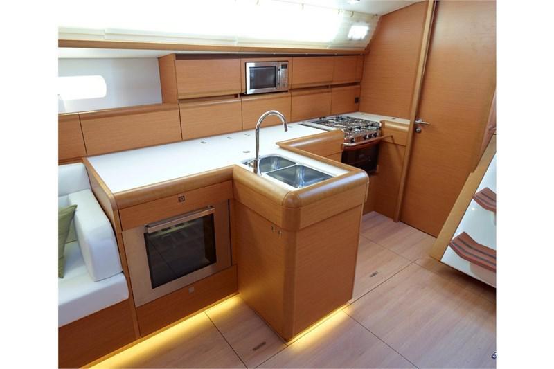 Book yachts online - False - Sun Odyssey 519 (5Cab) - Alboran Prosecco (Palmeira) - rent