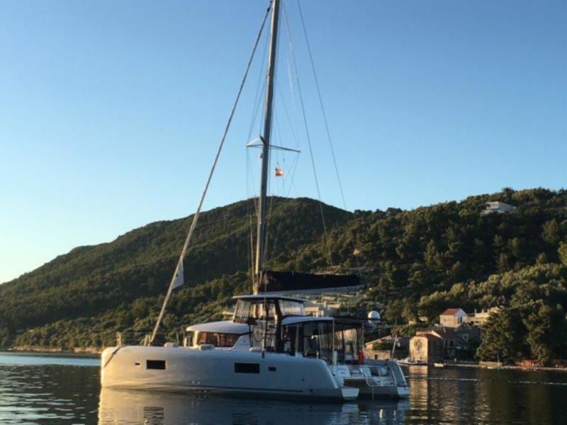 Book yachts online - catamaran - Lagoon 42 (3+2 cab.) - Skyfall - rent