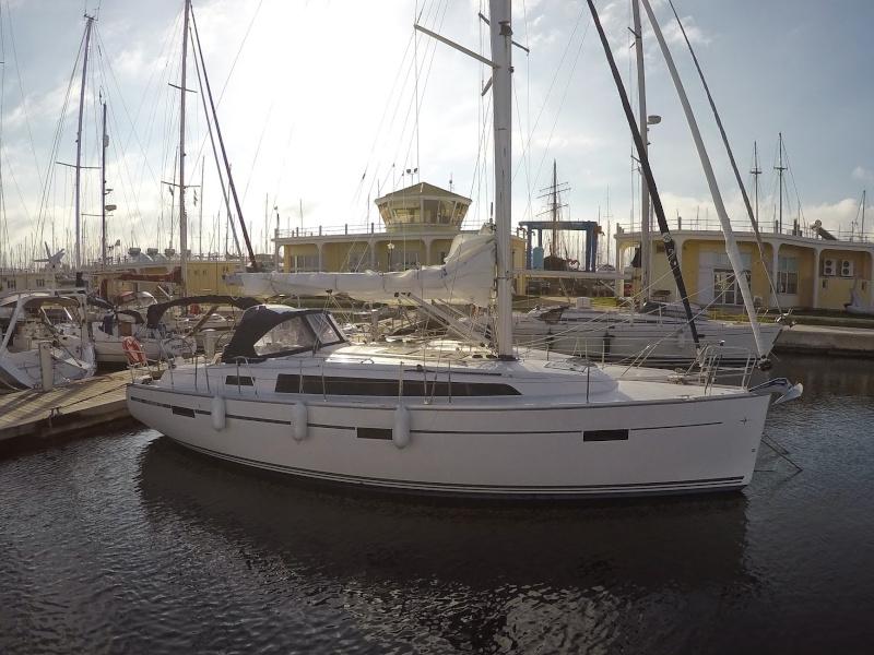 Book yachts online - sailboat - Bavaria 37 - Lady Ann - rent