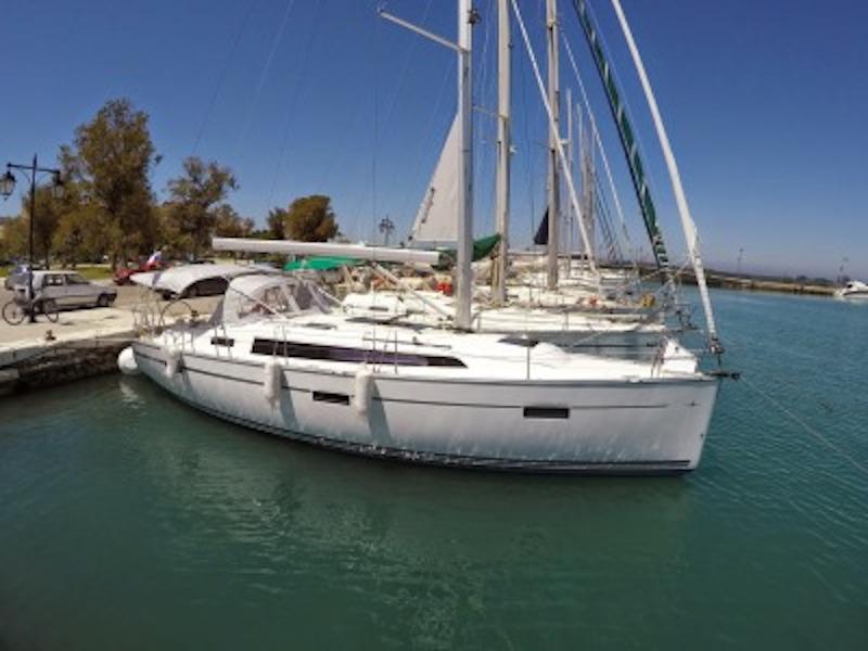 Book yachts online - sailboat - Bavaria 37 - Angela - rent