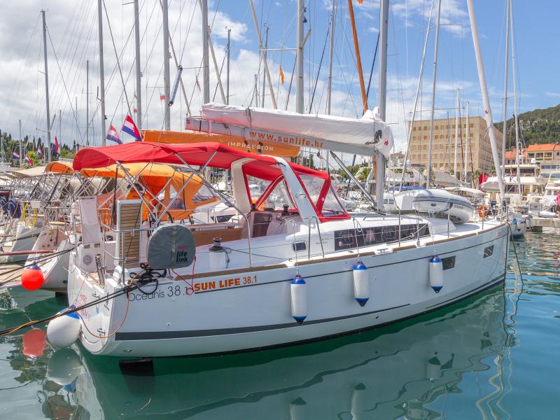 Book yachts online - sailboat - Oceanis 38.1 - MARE NOSTRUM II - rent