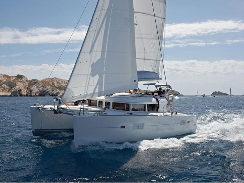 Book yachts online - catamaran - Lagoon 400 - LA BOHEME - rent