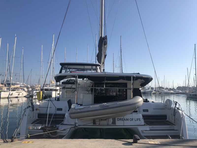 Book yachts online - catamaran - Lagoon 42 - Dream of Life - rent