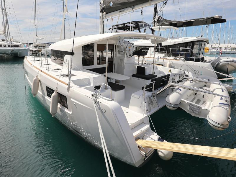 Book yachts online - catamaran - Lagoon 40-3 EXCLUSIVE - THE CURE OWNER VERSION AC salon + generator - rent