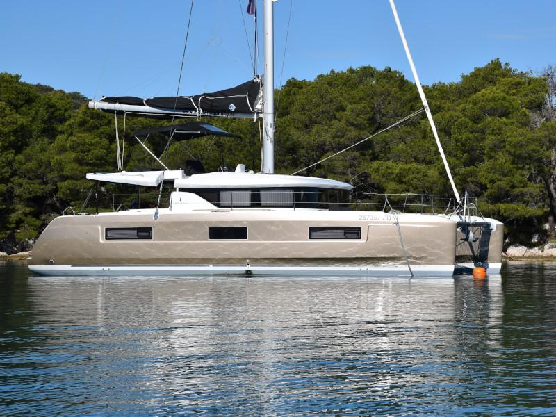 Book yachts online - catamaran - Lagoon 46 - NOTORIOUS - rent