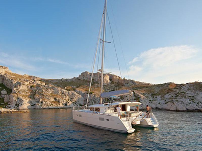 Book yachts online - catamaran - Lagoon 400 S2 - Cata Loca - rent