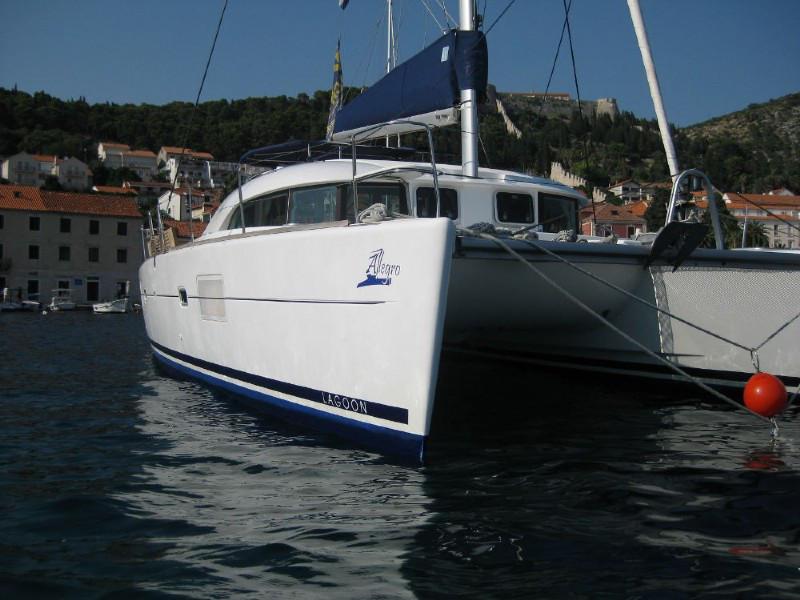 Book yachts online - catamaran - Lagoon 380 S2 Premium - ALLEGRO - rent