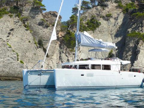 Book yachts online - catamaran - Lagoon 450 FLY - EC- L45-17-CA - rent